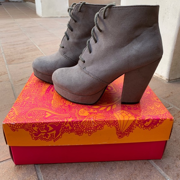 Suede Platform Booties - Picture 5 of 9